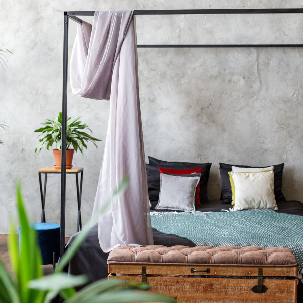 διακόσμηση κρεβατοκάμαρας με σιδερένιο κρεβάτι