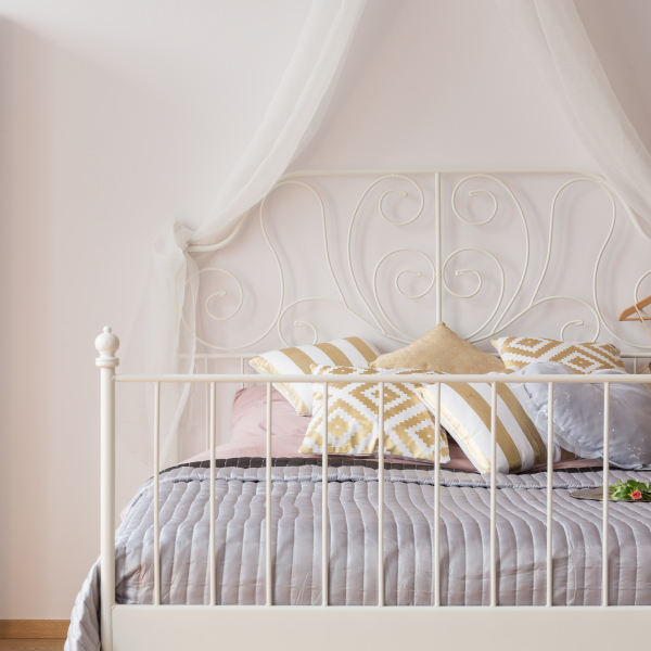 μεταλλικά κρεβάτια διακόσμηση με κουνουπιέρα